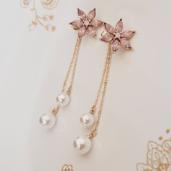 NWT-Flower Dangle Double Pearl Detachable Earrings - Picture 10 of 11